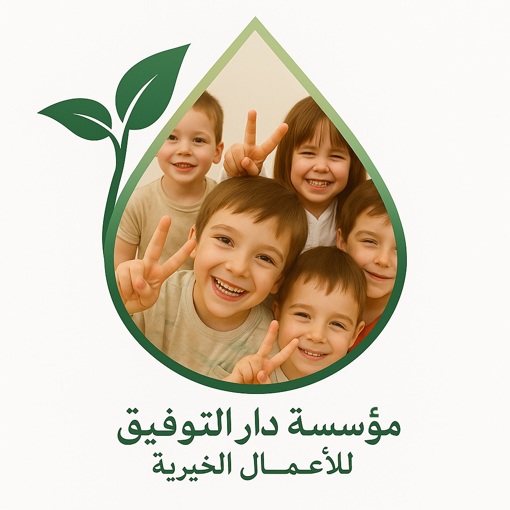 أطفال مبتسمون